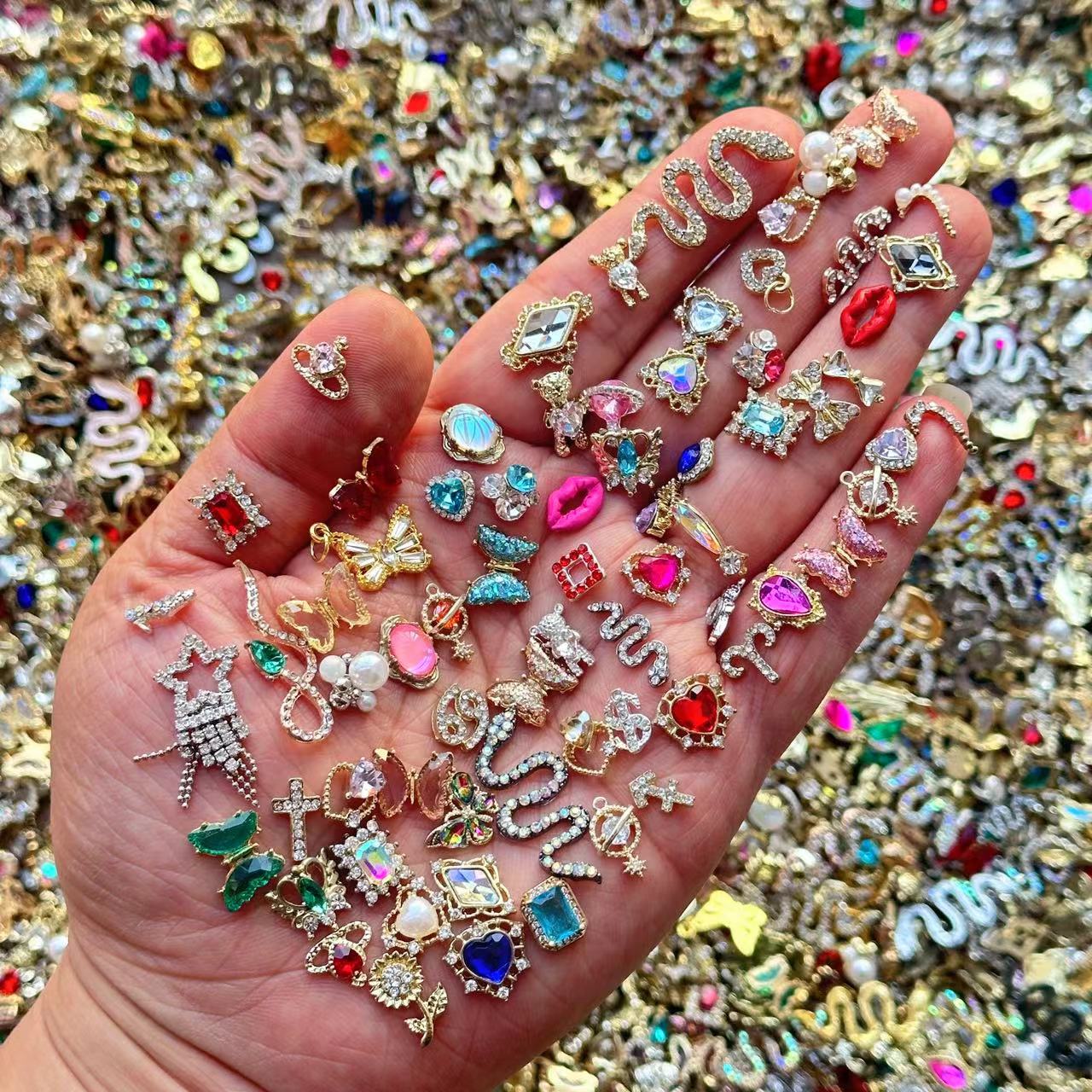 Nail Art Valentines Day - Bulk luxe willekeurige gemengde legering nagelbedels,